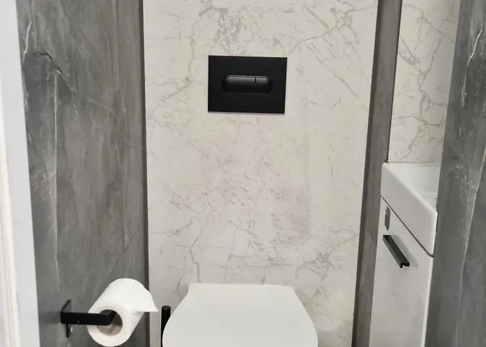 Dom Z Ogrodem I Prywatnym Parkingiem W Krakowie דירה