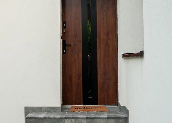 Dom Z Ogrodem I Prywatnym Parkingiem W Krakowie