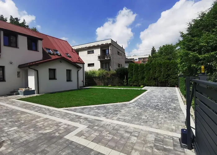 Dom Z Ogrodem I Prywatnym Parkingiem W Krakowie דירה קרקוב