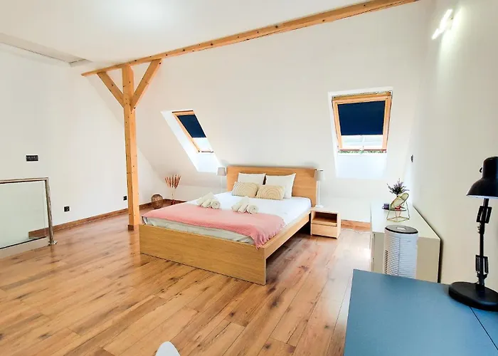 Dom Z Ogrodem I Prywatnym Parkingiem W Krakowie דירה *