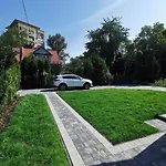 Dom Z Ogrodem I Prywatnym Parkingiem W Krakowie דירה קרקוב